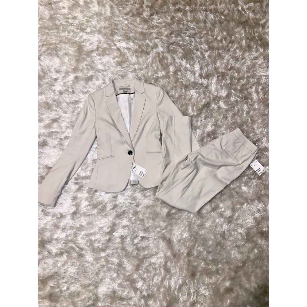 NWT! ✨ H&M WHITE SUIT NEVER WORN! Size 4